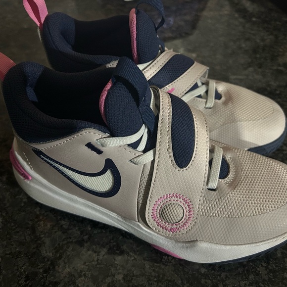 Nike Other - Nike Basketball Shoe 3 Youth - like New